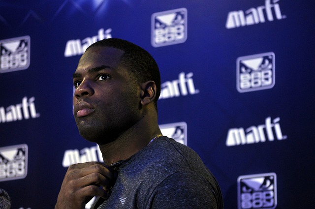 未来敲响警 未来敲响警